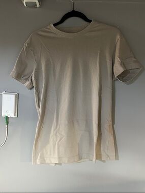 SKIMS Men's Short Sleeve Crew Tee in Beige/Sand size Small